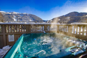 The Royal Suite - Village Penthouse, Private Hot Tub with Mountain Views